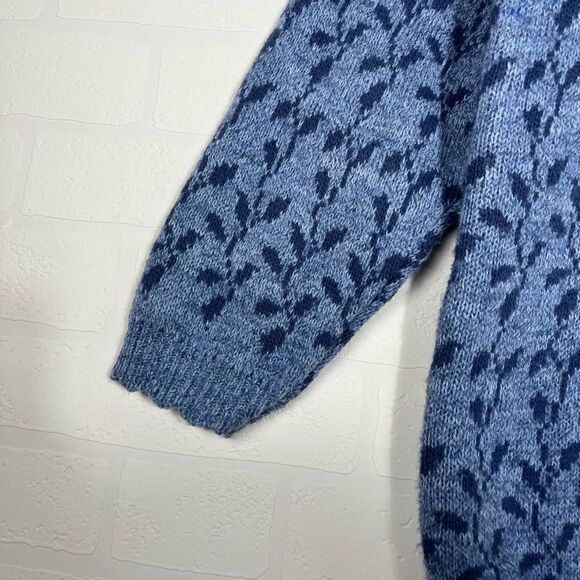 Vintage Adele Knitwear Women’s Blue Floral Knit Sweater Size Large - Picture 11 of 14